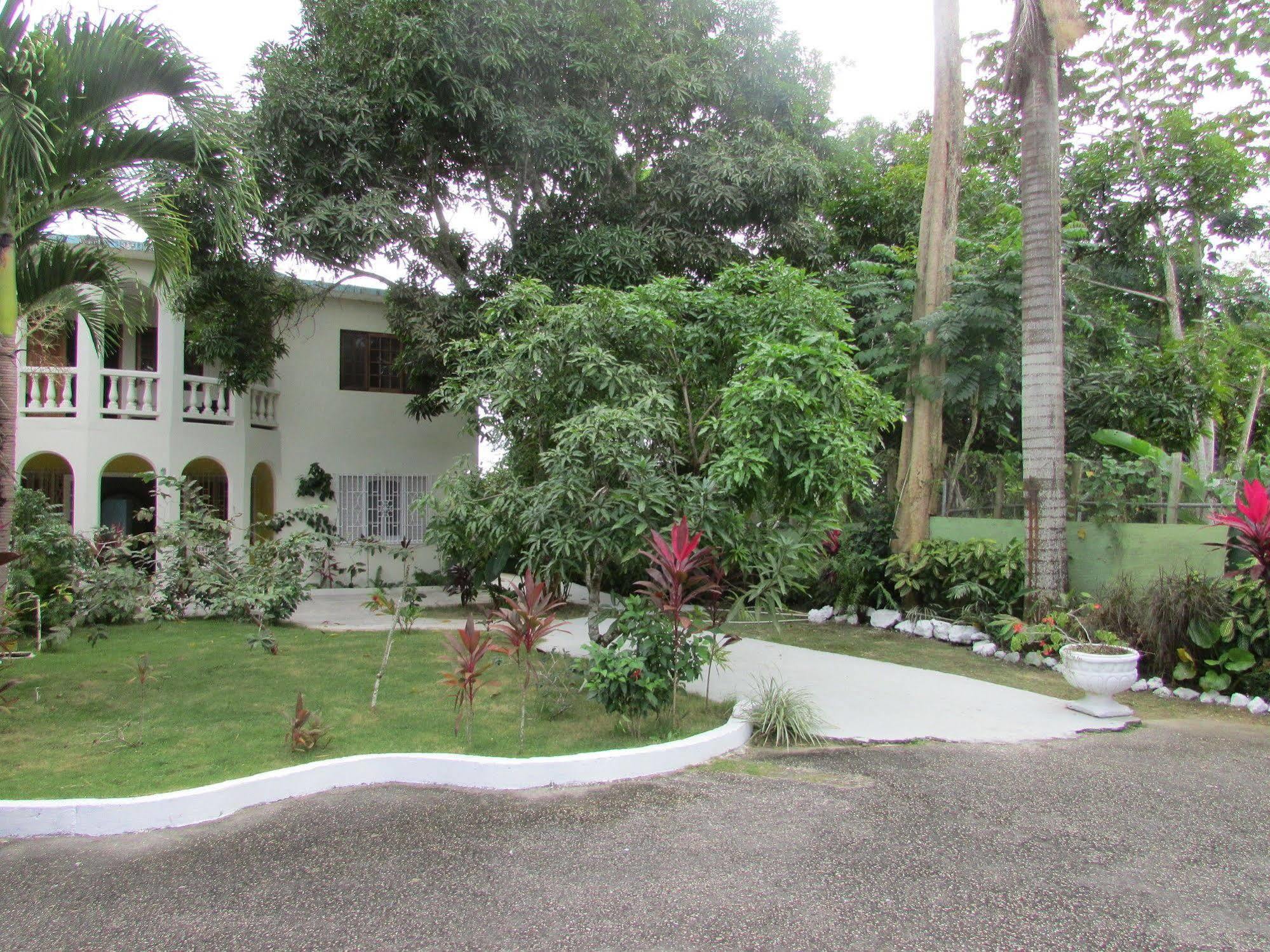 Ocean Wave Villa, Negril Exterior photo